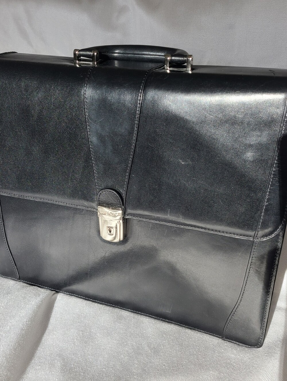 Vintage Bosca double gusset briefcase made of black Italian leather